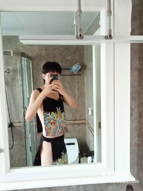 古阿新中国风刺绣性感百搭个性裤 穿黑色的感觉拉上来有点点难