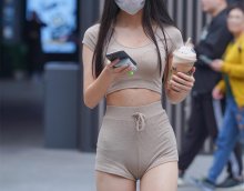 超短瑜伽裤小姐姐演绎一线天街拍写真视频下载【417P/4V/11.4GB】