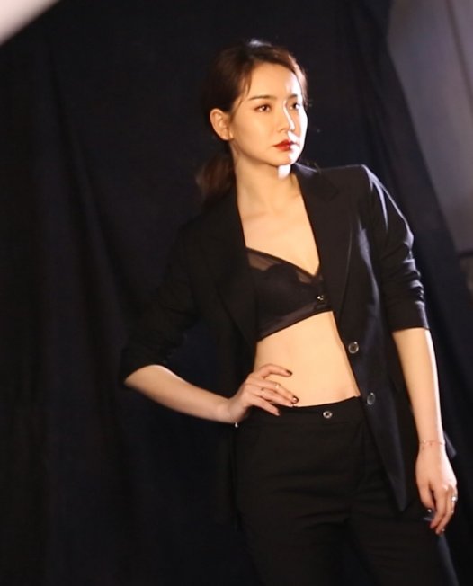 戚薇内衣写真原版视频下载【25V/2.1GB】