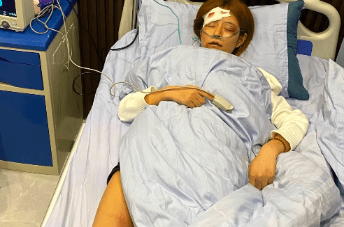 抖音百万粉丝美女网红 王多鱼 遭男友家暴入院，男友文赫喊话绝对假伤！