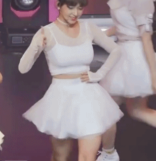 程潇吊带黑丝回归！谁能顶得住奶潇？