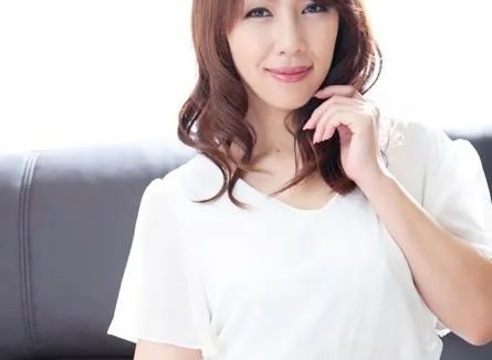 3年作品1200部，还和丈夫一起拍过片的熟女老师 结城美纱