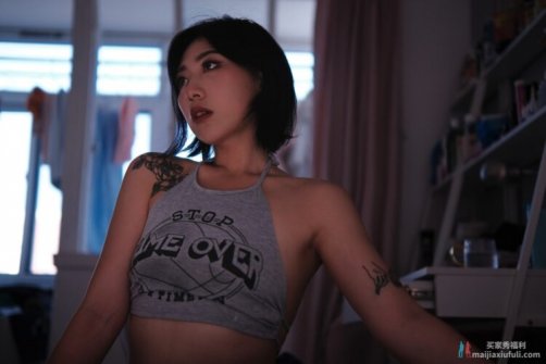 真的很好看！挂脖系带露背辣妹露脐印花背心