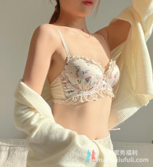 我最喜欢的颜色！很漂亮，时尚大方，略显性感！