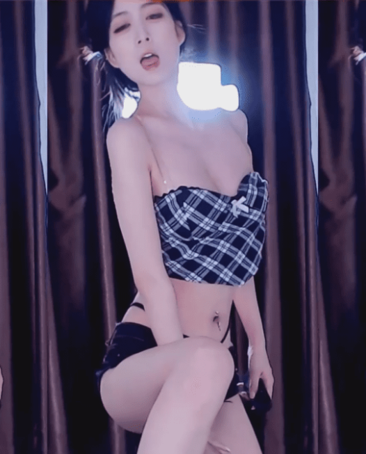 CC直播 吧唧一口夏 会员群定制福利热舞视频合集下载【2V/409MB】