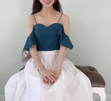 日本女演员 吉泽明步 将于8月21日19点在快手开启个人直播
