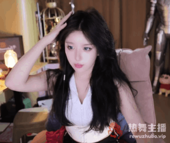 老板单点呆妹儿“拍片”，吐槽直播太难做了，调侃自己下海当明星