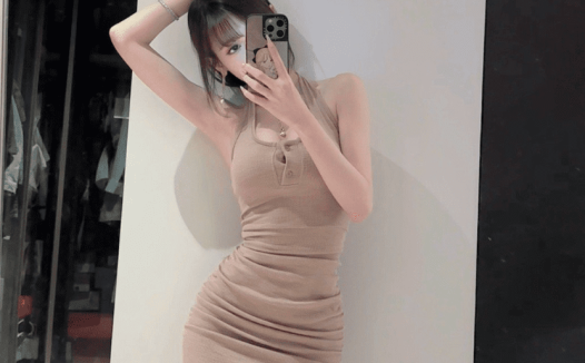 不愧是顶级 Coser，腐团儿晒中秋美照，粉丝：这腿比为夫命还长