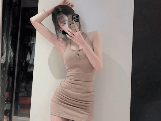 不愧是顶级 Coser，腐团儿晒中秋美照，粉丝：这腿比为夫命还长