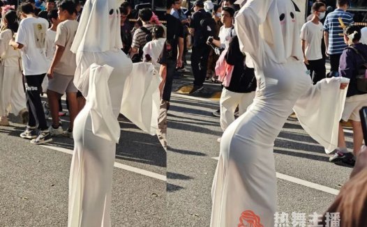 看的不是脸而是身材，“幽灵娘”Cos 爆火出圈，美女网红名利双收