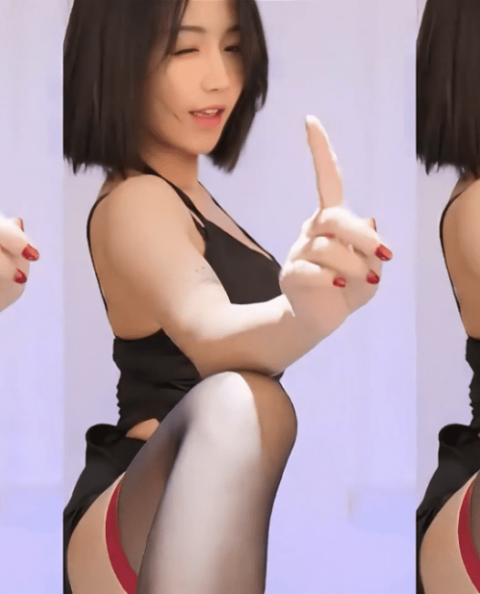 哔哩哔哩（bilibili）热舞主播 小深深儿 2024年9月直播热舞视频合集下载【19V/5.9G】