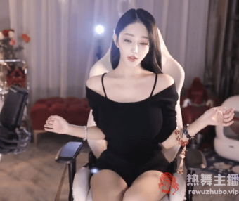 女主播吃烧烤被骚扰，一群醉汉“大声密谋”，出门都裹得严严实实