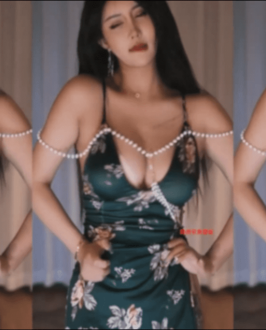 CC直播 依阳BABY 群定制热舞视频合集下载（5）【4V/840MB】