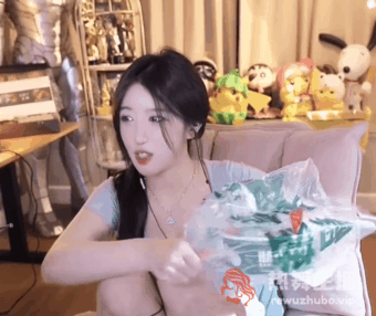 我哪有不雅内容了？呆妹儿爆斗鱼集体涨工资，直播健身遭多次违规