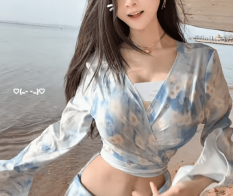 这算成功“上岸”了吧，狗头萝莉录制卫视综艺，仅用2年转型翻身