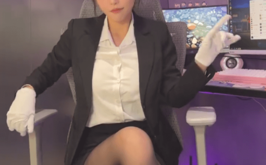 从一姐到精神小妹，昔日大主播风光不再，周淑怡人气暴跌至两三千