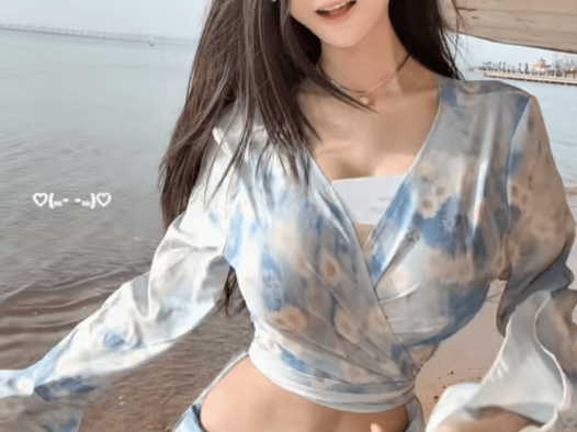 这算成功“上岸”了吧，狗头萝莉录制卫视综艺，仅用2年转型翻身