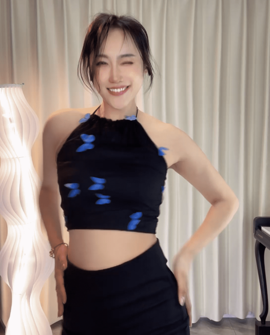 抖音 铁锤妹妹 2025年4月直播热舞视频合集下载【24V/2.6G】