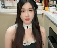 谁家做饭穿这样？轩子巨2兔 厨娘造型人气暴涨，“女友视角”遭大量举报