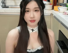 谁家做饭穿这样？轩子巨2兔 厨娘造型人气暴涨，“女友视角”遭大量举报