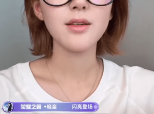 赵露思直播硬刚经纪公司：谁告诉你我解约了？回应利用网友解约