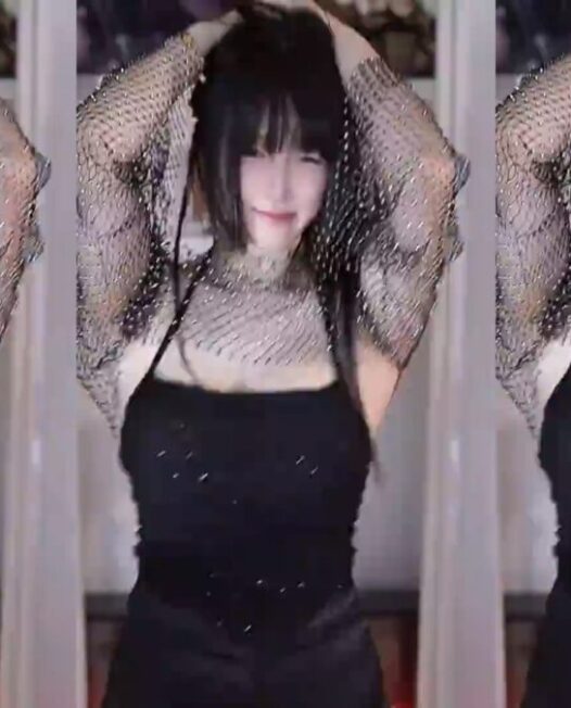 斗鱼 宅大剩 2025年7月-8月美女主播热舞直播视频合集下载【17V/1.4G】