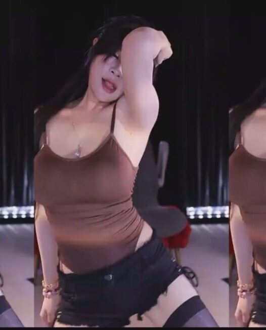 斗鱼 艺瑟妃 2025年8-9月美女主播直播热舞视频合集下载【55V/7G】