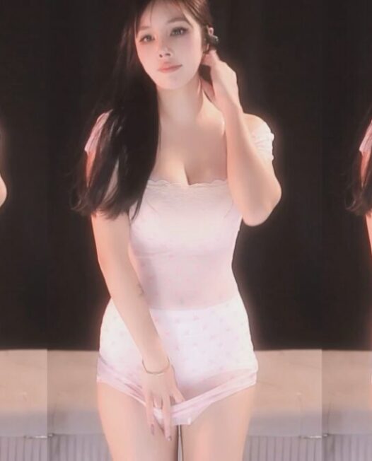 虎牙直播 芝芝sss(芝士宝宝)2025年9月美女主播直播热舞视频合集下载【40V/10.1G】